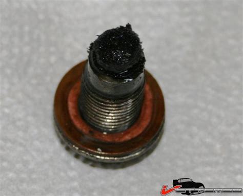 Metal shavings on magnetic oil drain plug 